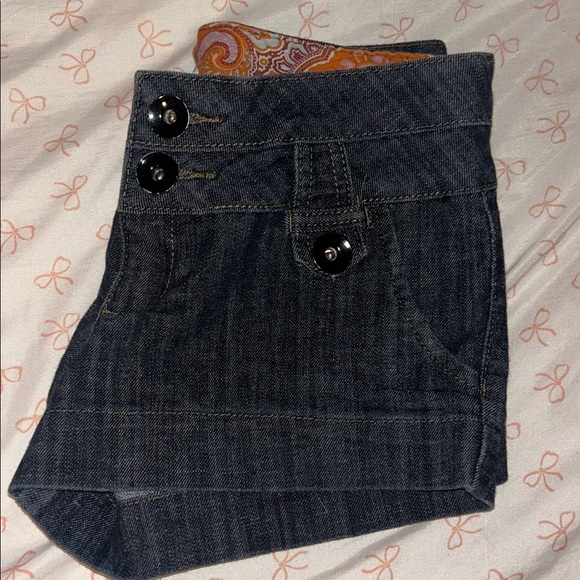 Kismet Dark Low-Rise Denim Shorts with Paisley Inner Waistband - Picture 5 of 5